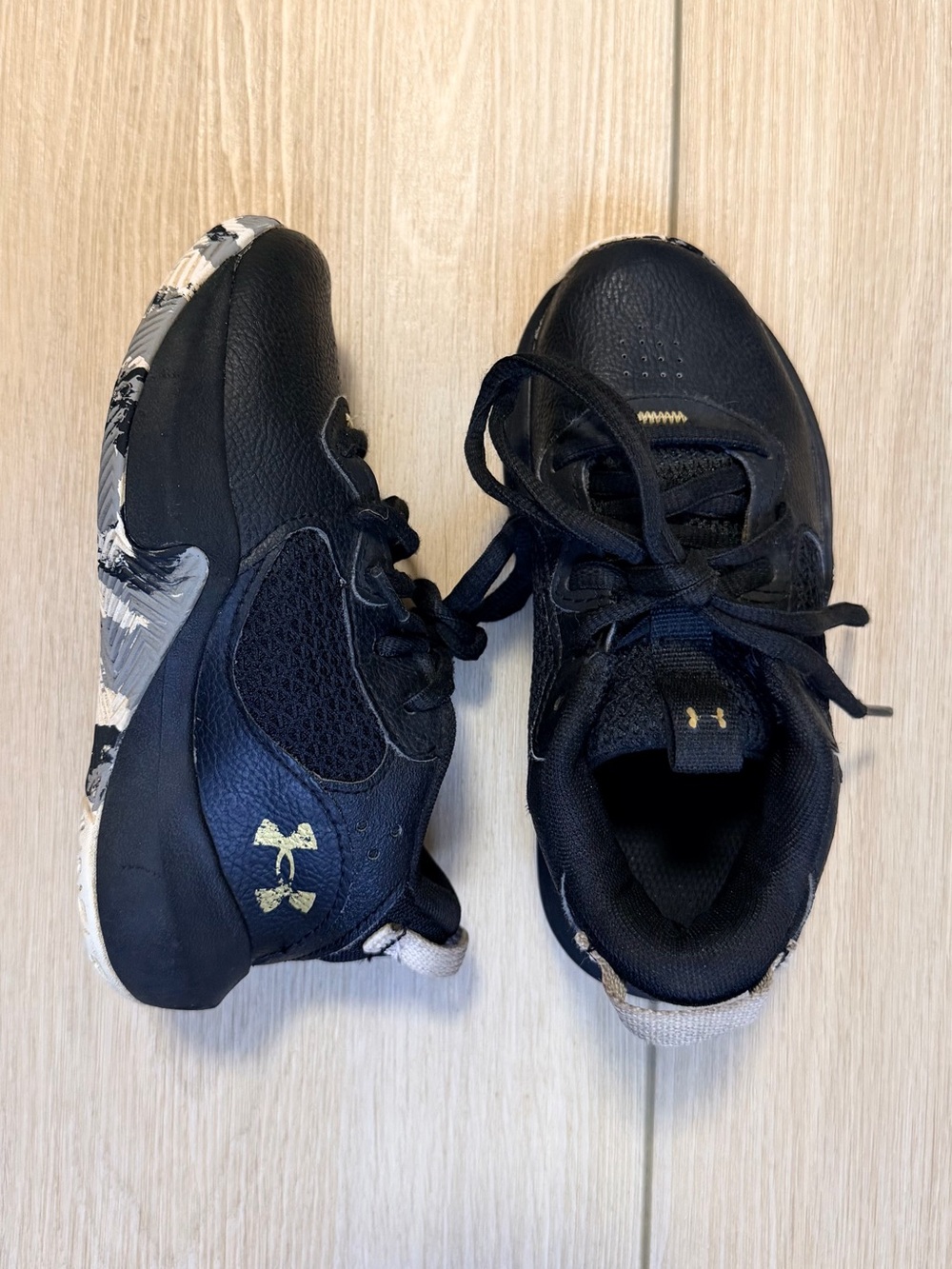 Boy’s Under Armour Sneakers size 11c